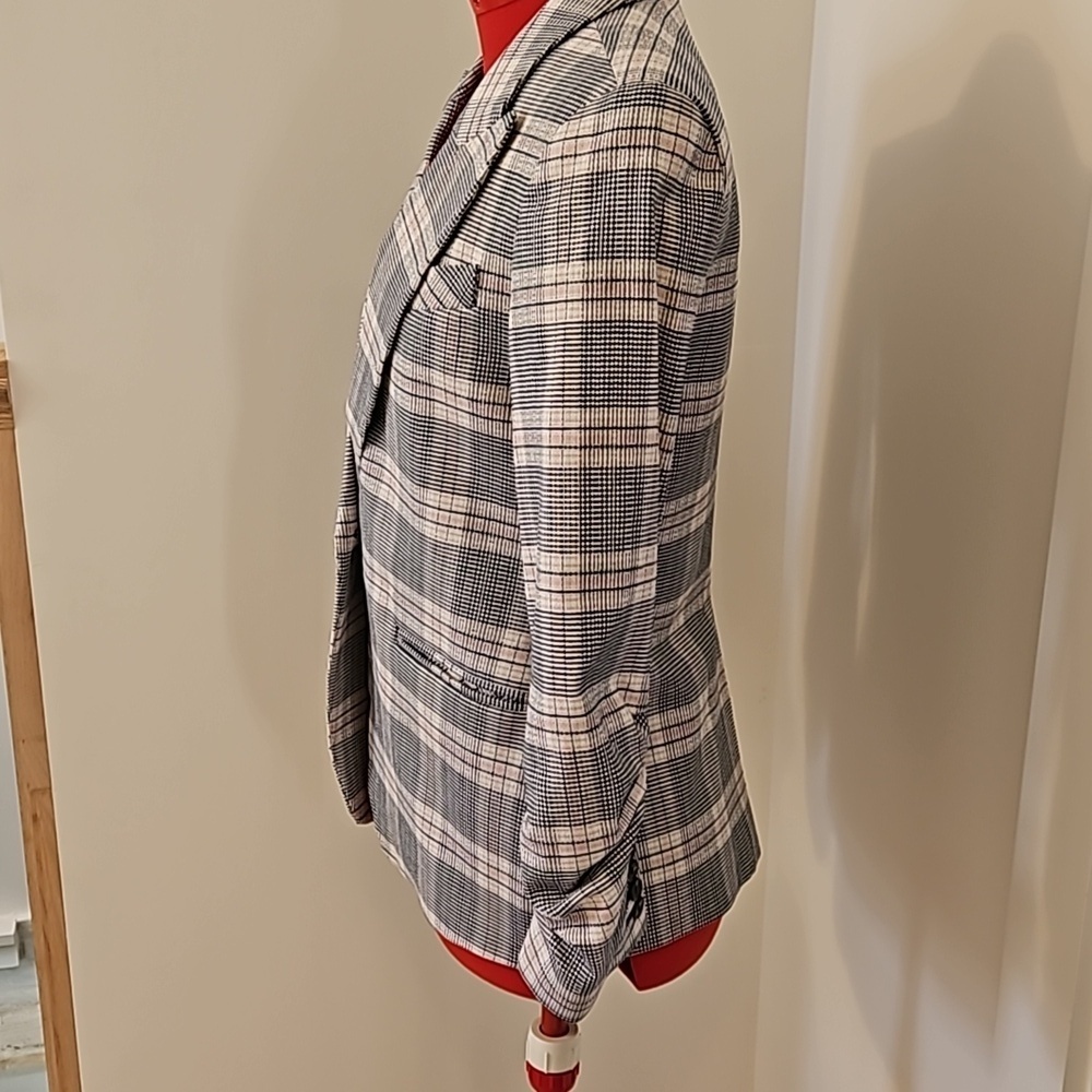 1. State blazer - Picture 2 of 6